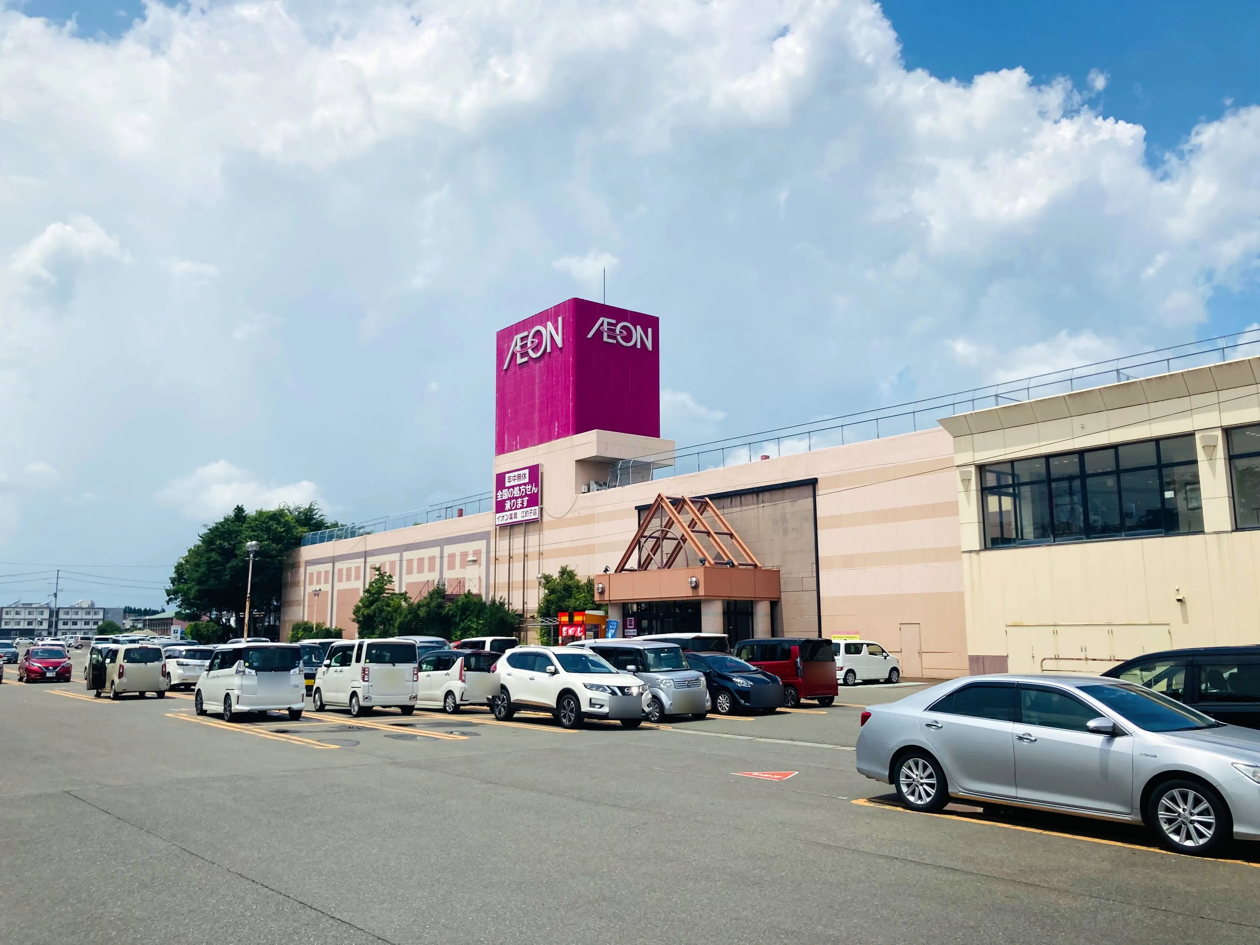 【イオン江釣子店】各種プロモーションイベントや小規模物販に最適な施設南側出入口付近にあるイベントスペース