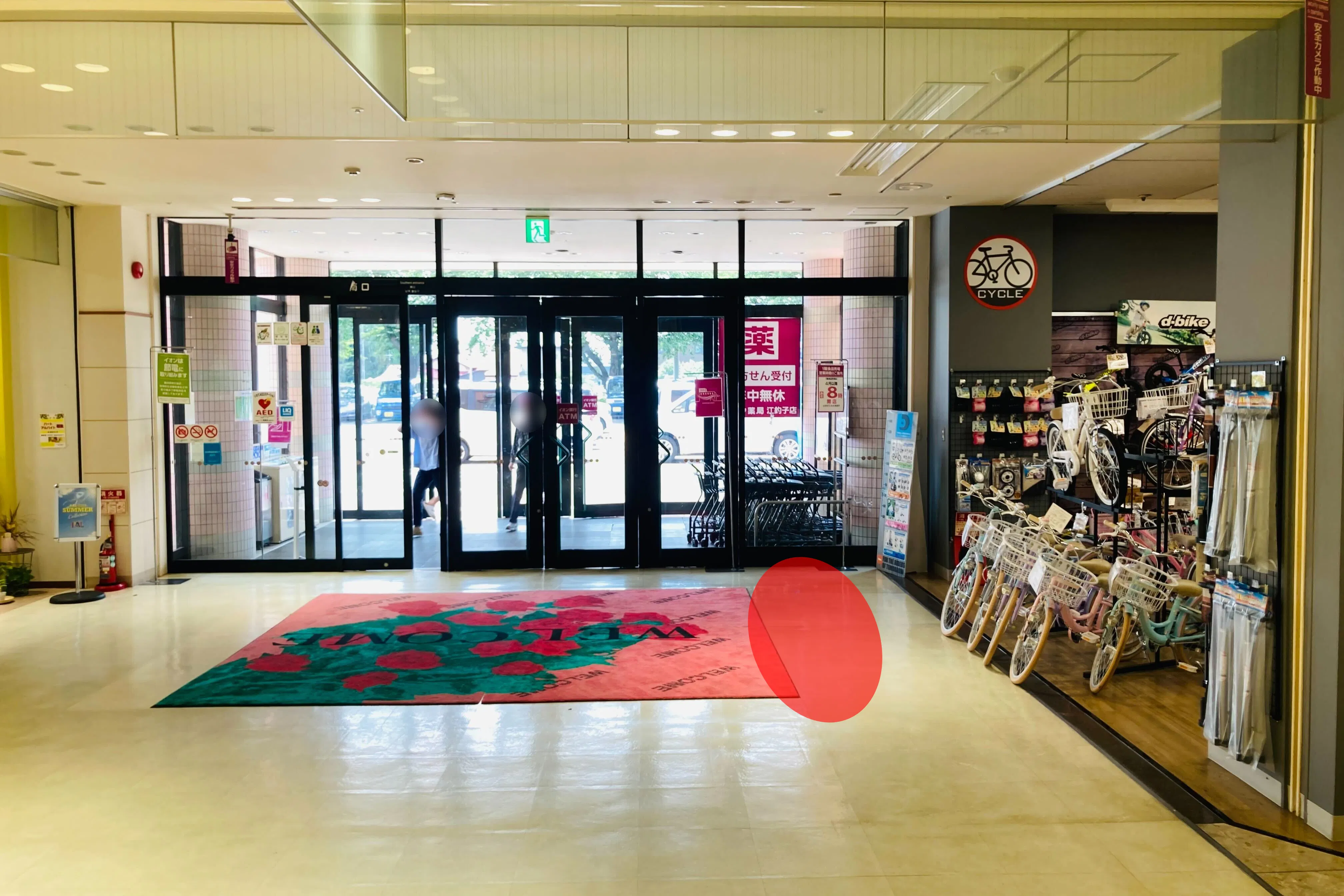 【イオン江釣子店】各種プロモーションイベントや小規模物販に最適な施設南側出入口付近にあるイベントスペース