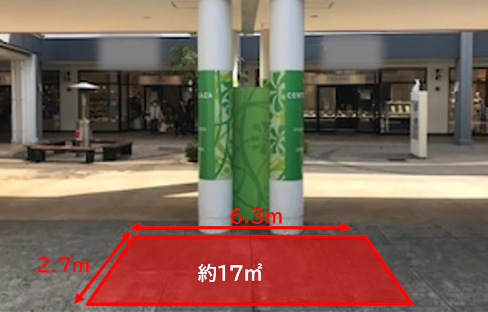 【三井アウトレットパーク 入間】1階 センタープラザ イーストストリート側広場