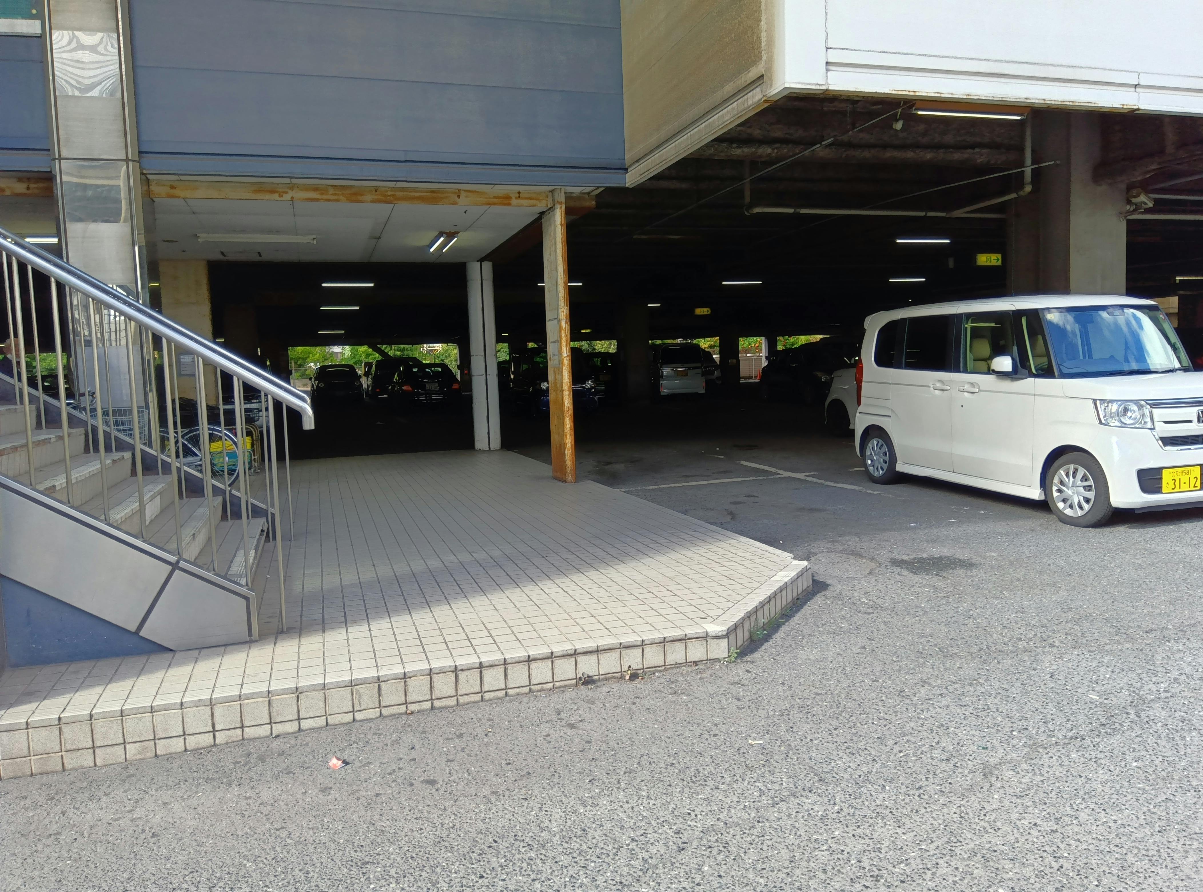 【スーパーセンタートライアル西港店】キッチンカー(調理営業)出店限定/屋外スペース