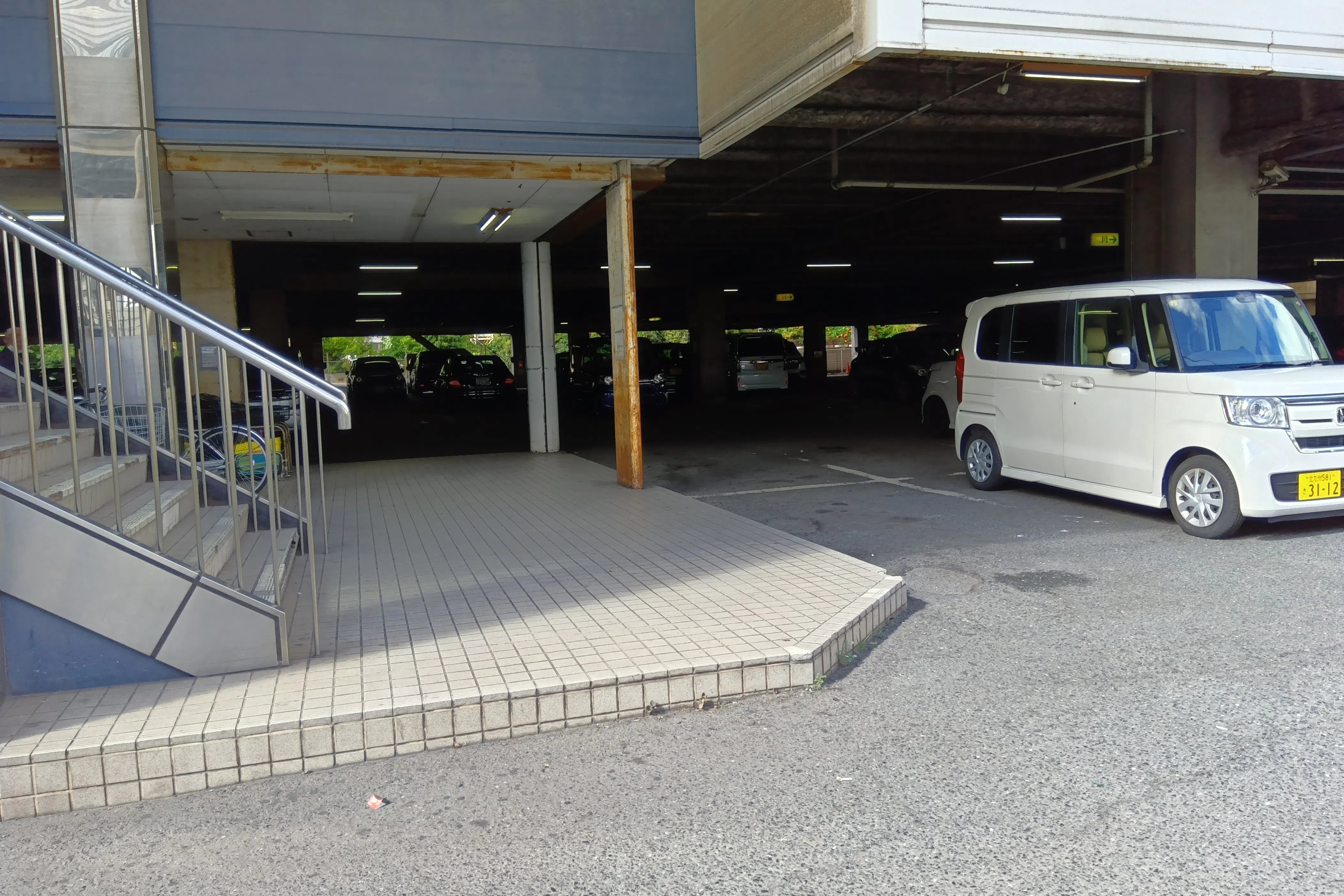 【スーパーセンタートライアル西港店】キッチンカー(調理営業)出店限定/屋外スペース