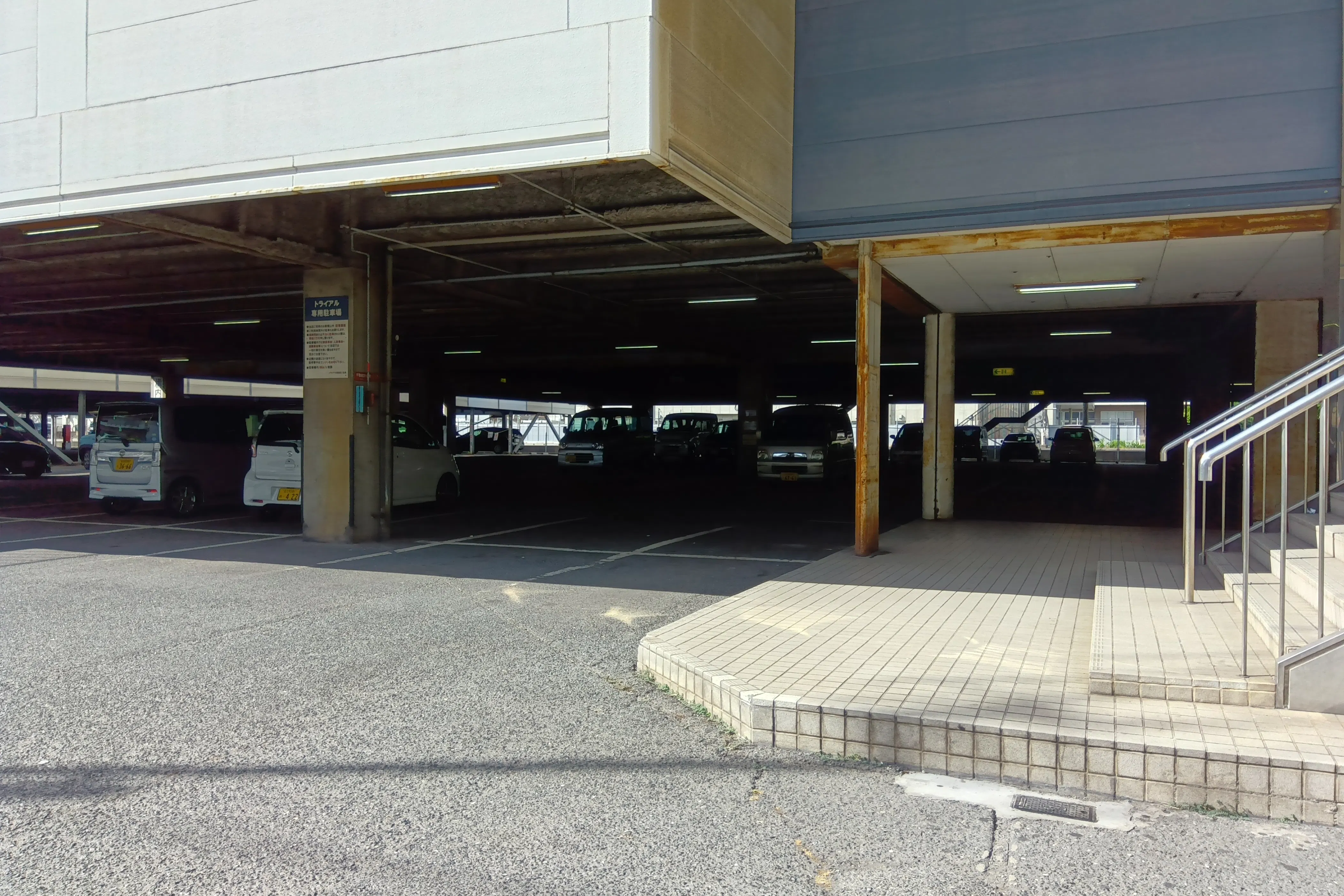 【スーパーセンタートライアル西港店】キッチンカー(調理営業)出店限定/屋外スペース