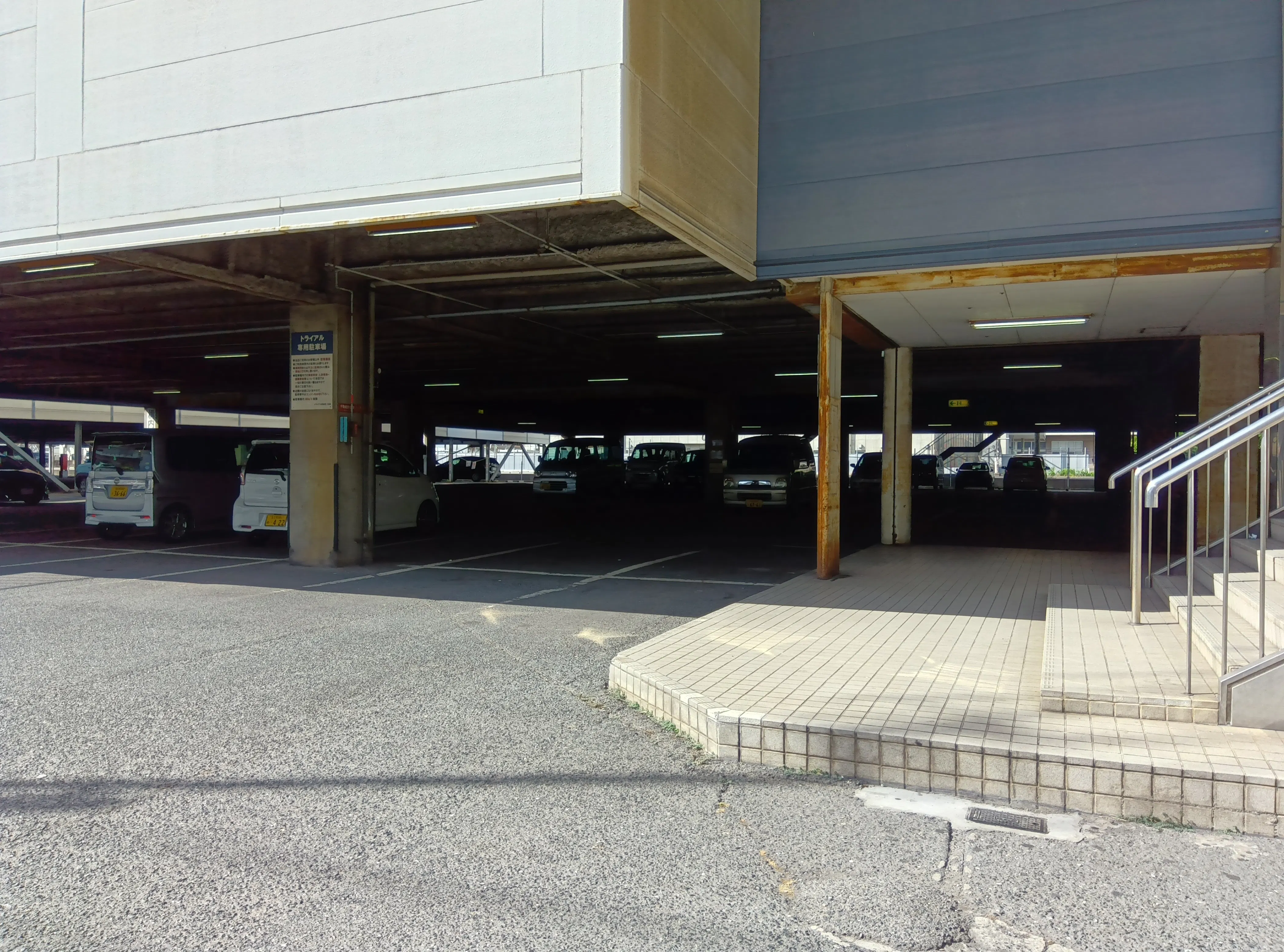 【スーパーセンタートライアル西港店】キッチンカー(調理営業)出店限定/屋外スペース