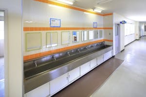 【千葉県南房総市】学校を舞台としたロケーション撮影会に最適な自然に囲まれた景観の良い撮影施設