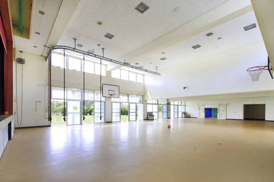 【千葉県南房総市】学校を舞台としたロケーション撮影会に最適な自然に囲まれた景観の良い撮影施設