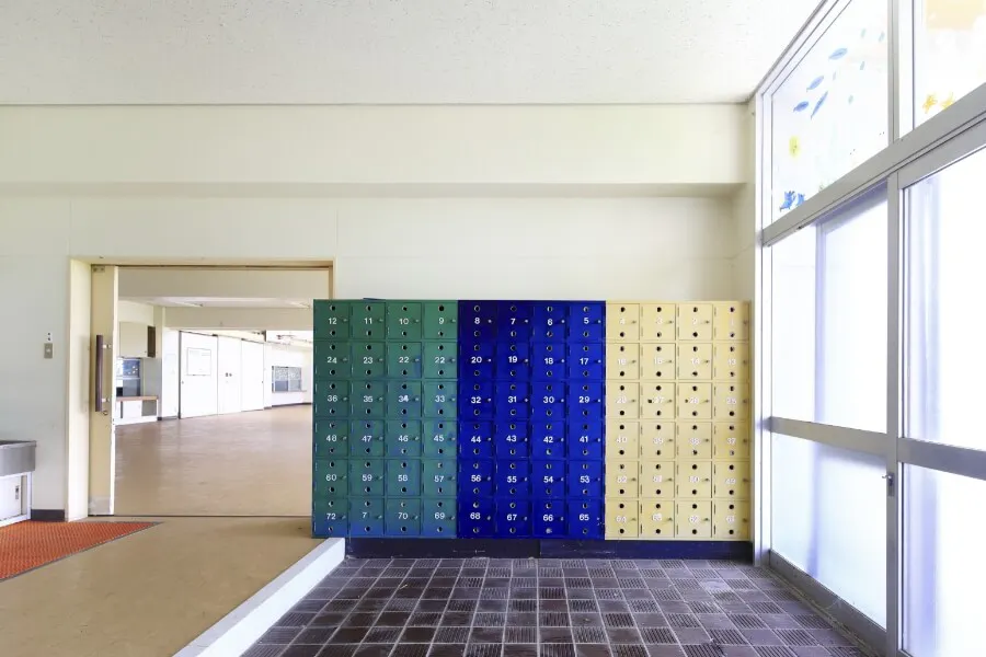 【千葉県南房総市】学校を舞台としたロケーション撮影会に最適な自然に囲まれた景観の良い撮影施設