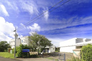 【千葉県南房総市】学校を舞台としたロケーション撮影会に最適な自然に囲まれた景観の良い撮影施設