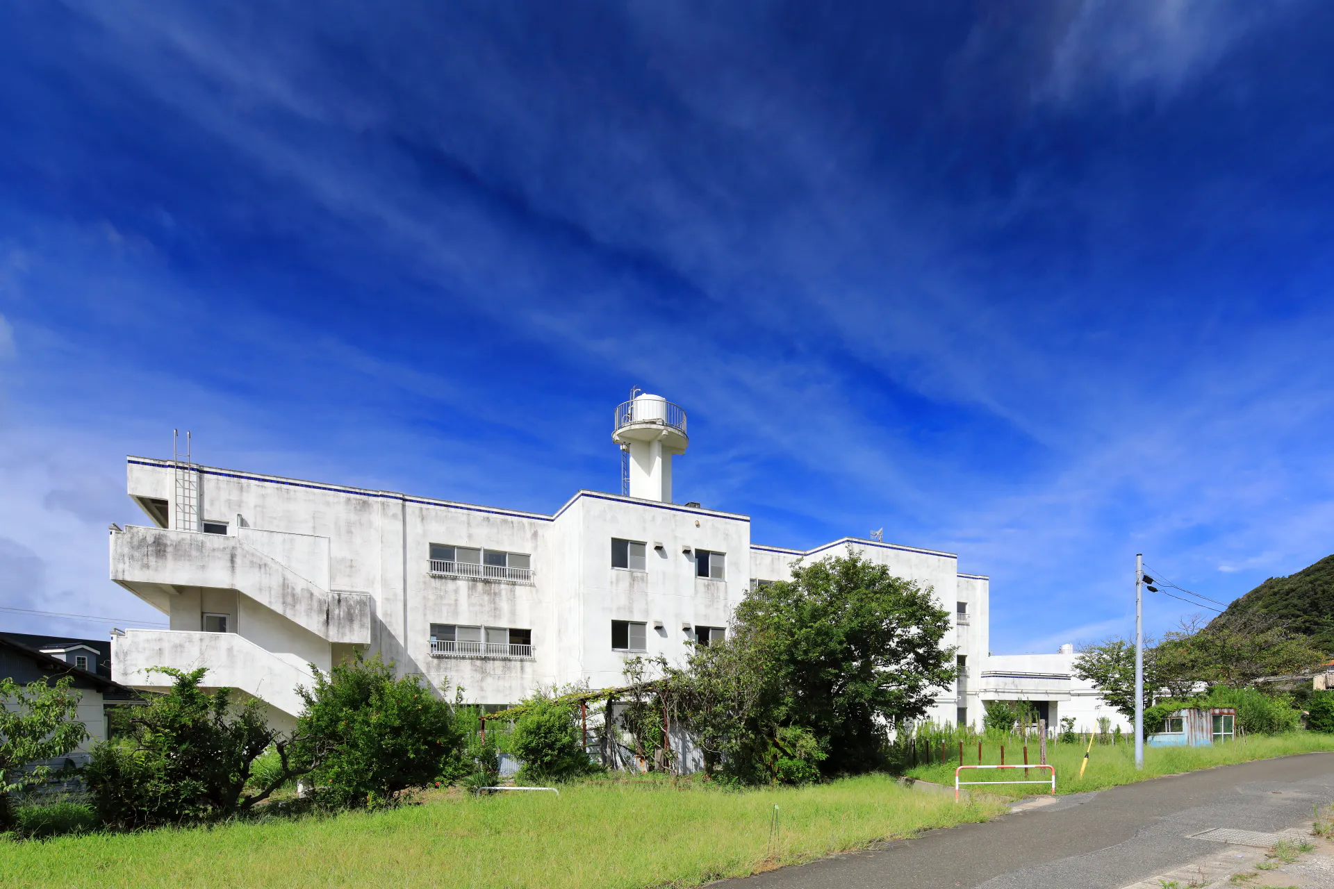 【千葉県南房総市】学校を舞台としたロケーション撮影会に最適な自然に囲まれた景観の良い撮影施設