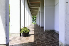 【千葉県南房総市】学校を舞台としたロケーション撮影会に最適な自然に囲まれた景観の良い撮影施設