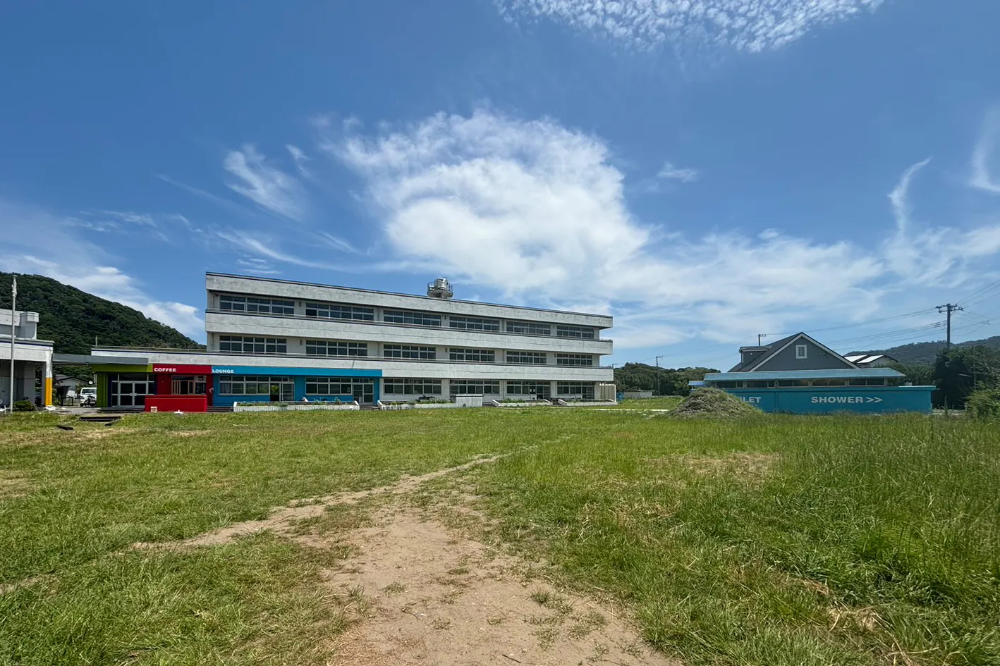【千葉県南房総市】学校を舞台としたロケーション撮影会に最適な自然に囲まれた景観の良い撮影施設