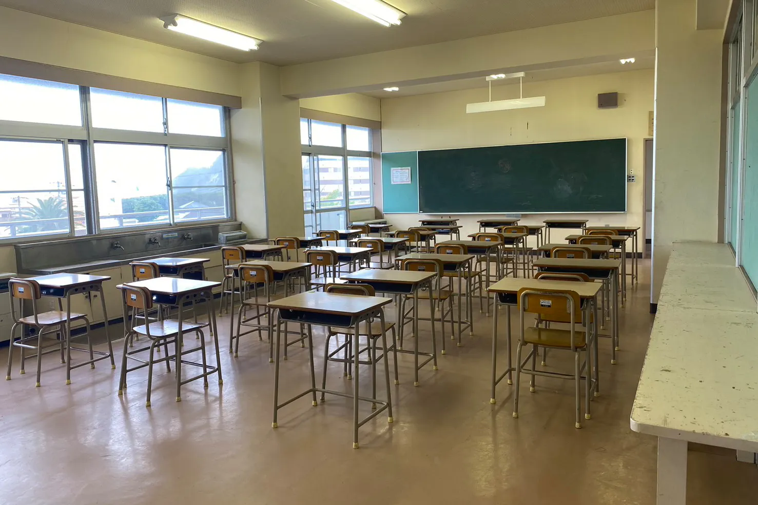 【千葉県南房総市】学校を舞台としたロケーション撮影会に最適な自然に囲まれた景観の良い撮影施設