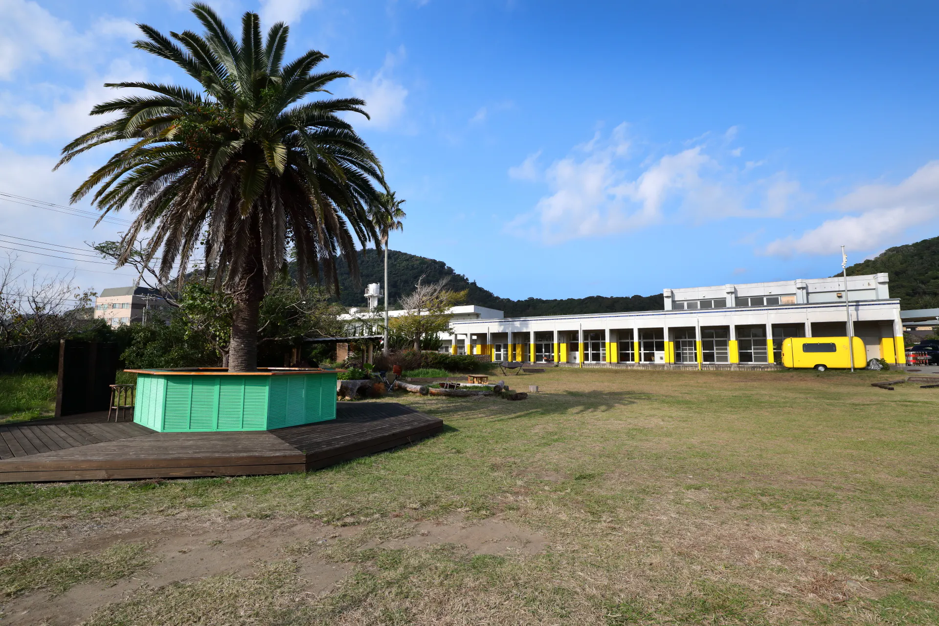 【千葉県南房総市】学校を舞台としたロケーション撮影会に最適な自然に囲まれた景観の良い撮影施設