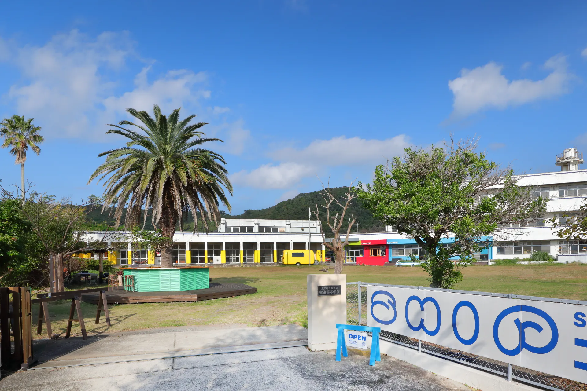 【千葉県南房総市】学校を舞台としたロケーション撮影会に最適な自然に囲まれた景観の良い撮影施設
