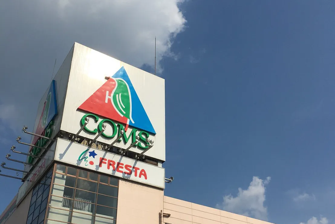 【コムズ安佐パーク】キッチンカーに利用可能な正面入り口駐車場スペース