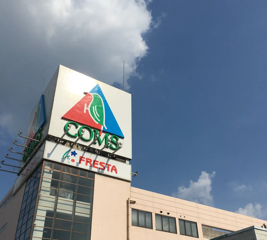 【コムズ安佐パーク】キッチンカーに利用可能な正面入り口駐車場スペース