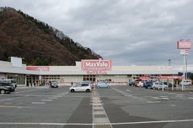 【マックスバリュ三戸店】各種プロモーションイベントに最適な店舗内イートインスペース内のイベントスペース