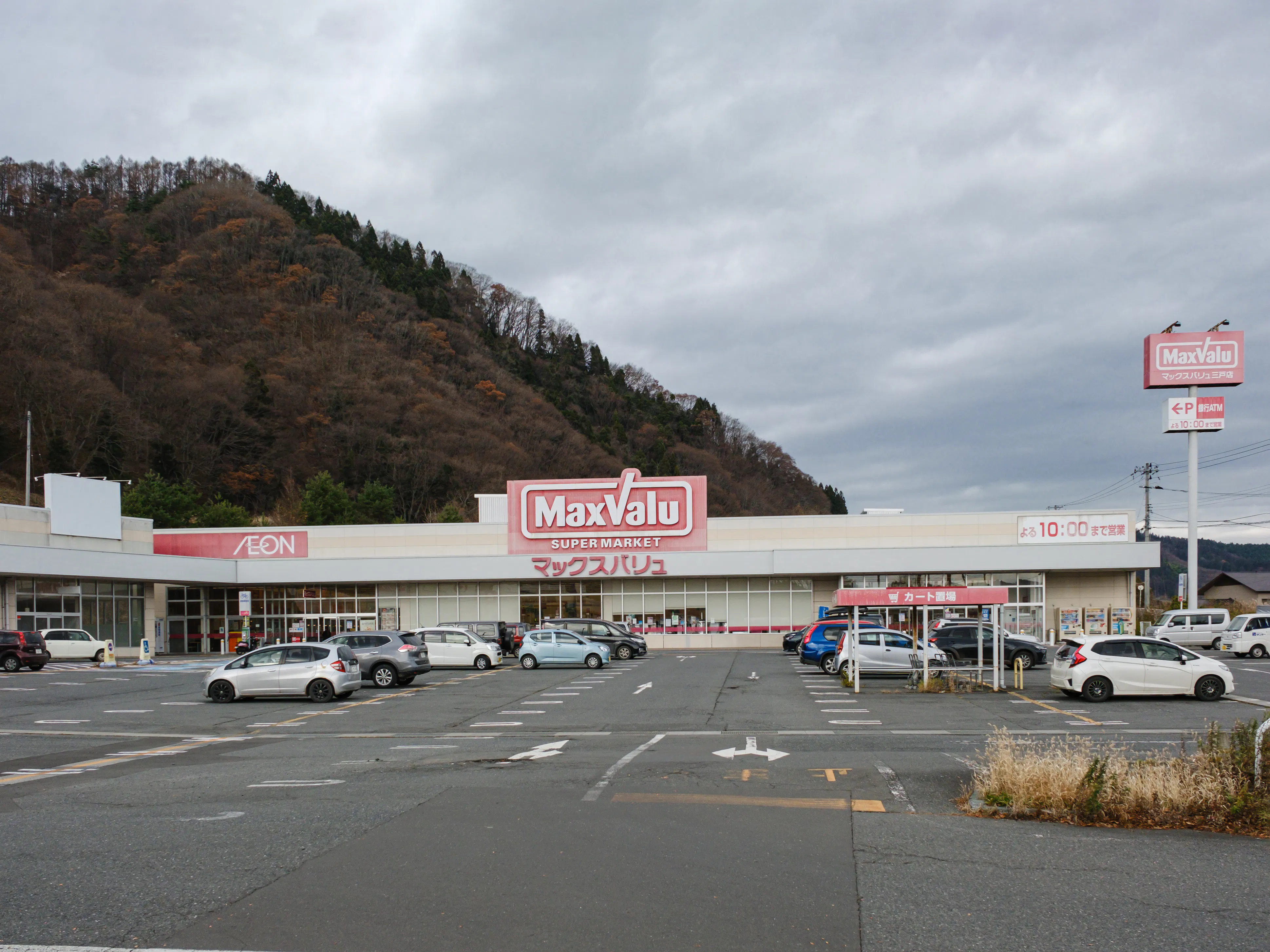 【マックスバリュ三戸店】各種プロモーションイベントに最適な店舗内イートインスペース内のイベントスペース