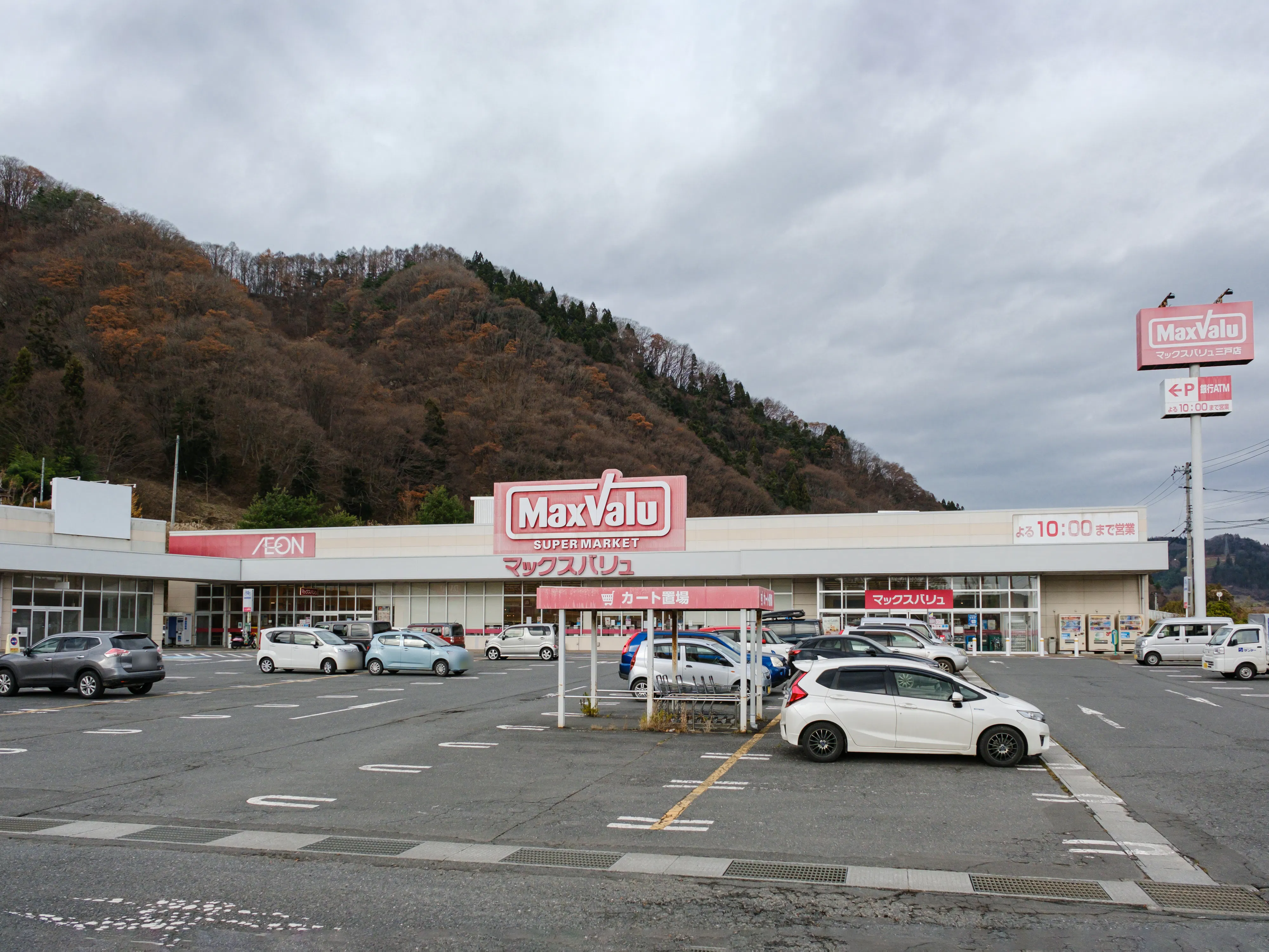 【マックスバリュ三戸店】各種プロモーションイベントに最適な店舗内イートインスペース内のイベントスペース