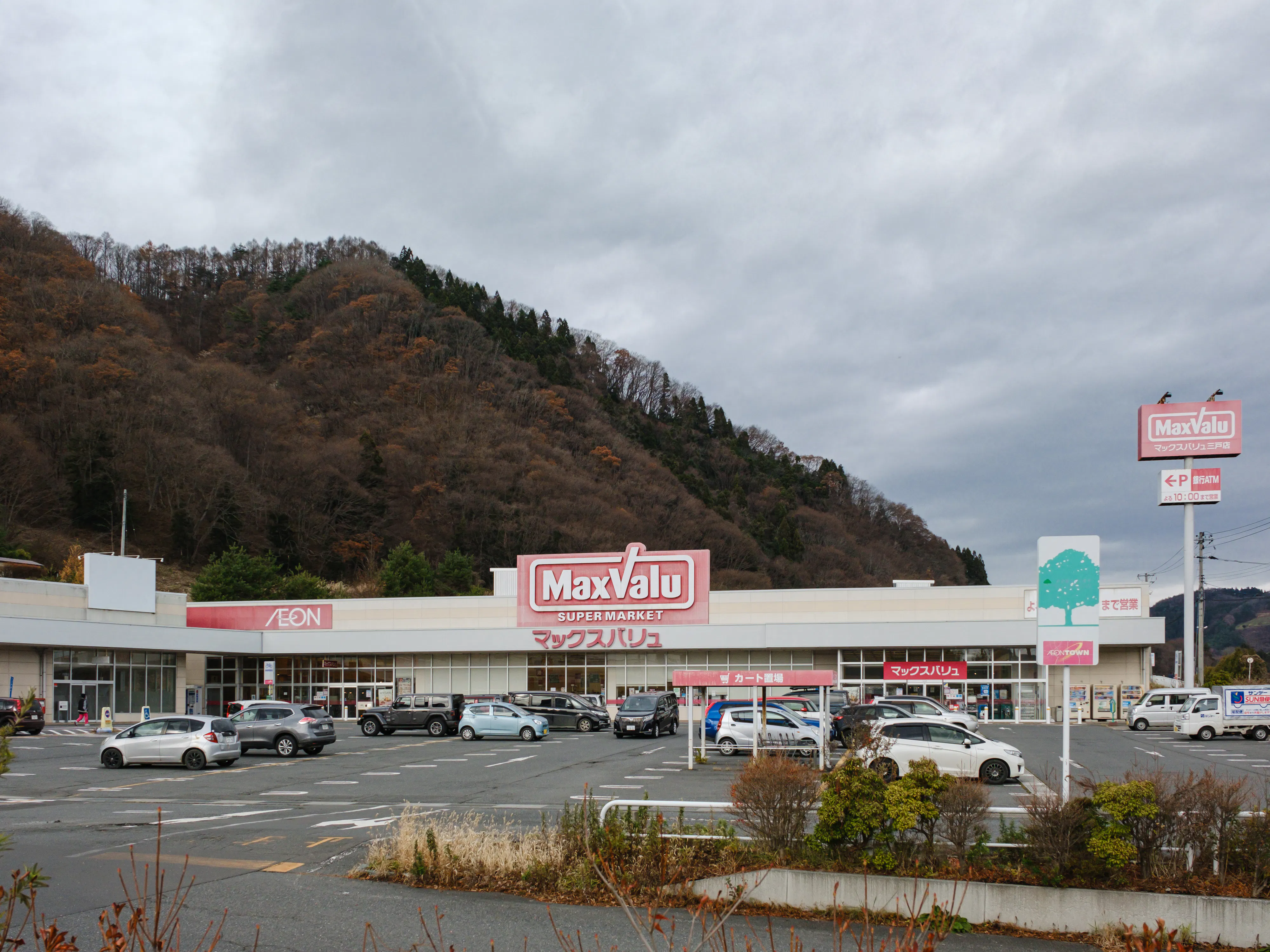 【マックスバリュ三戸店】各種プロモーションイベントに最適な店舗内イートインスペース内のイベントスペース