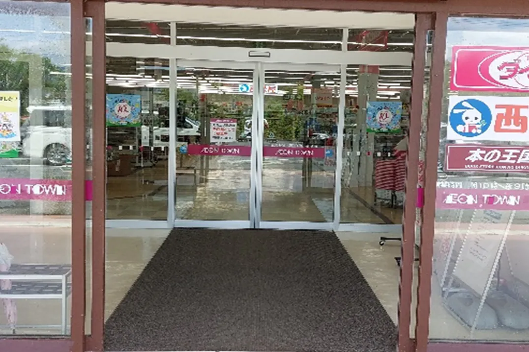 【イオンタウン芸濃】プロモーションイベントや物販イベントに最適な商業施設の風除室内イベントスペース