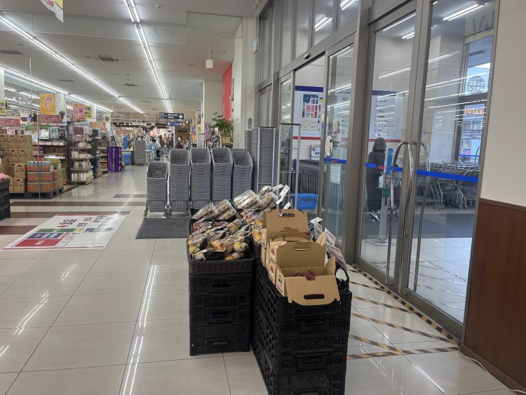 【スーパーセンターオークワ海南】プロモーションに最適な1階入り口前のスペース