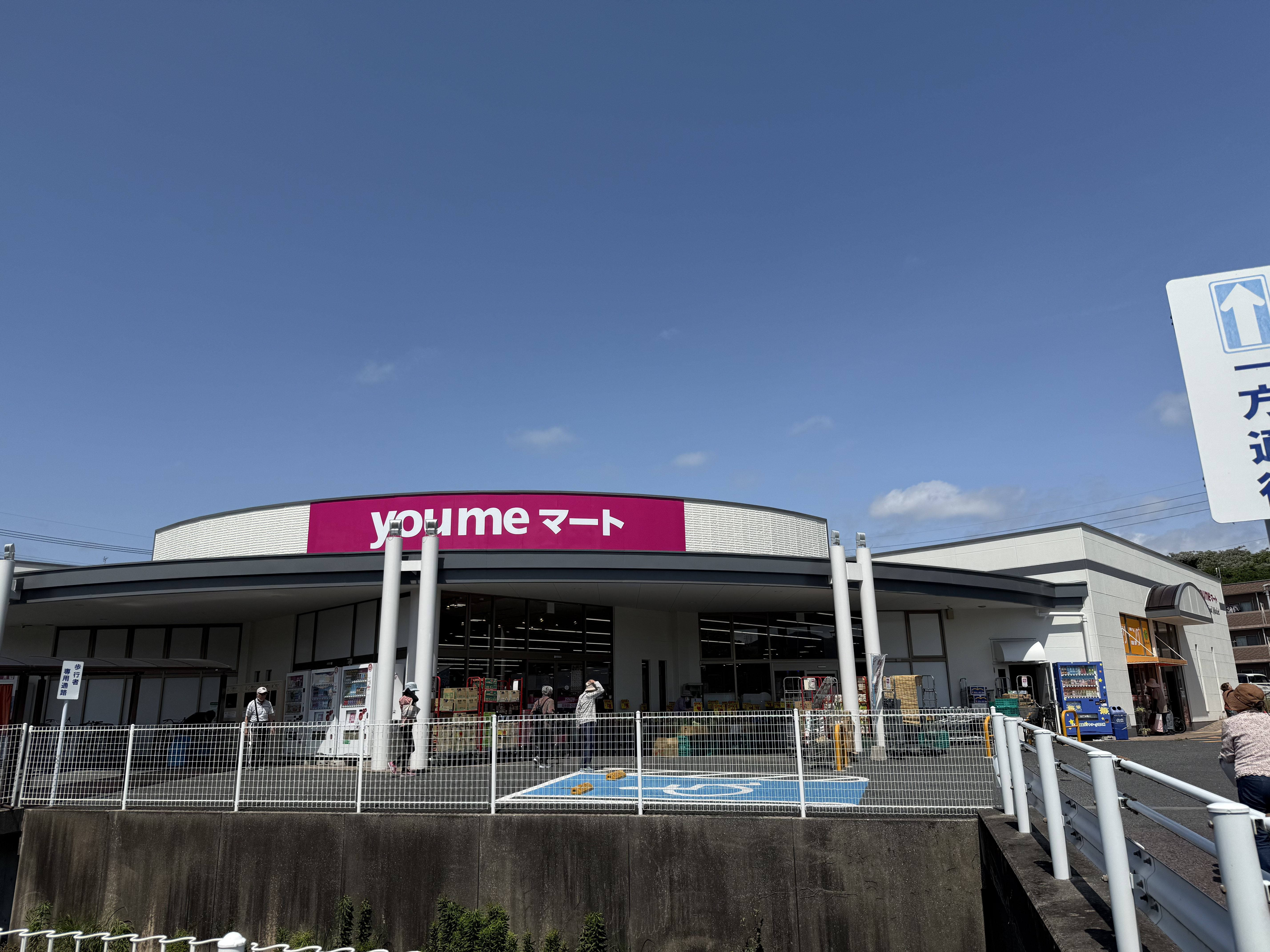 【ゆめマート 香月西】屋外駐車場前　キッチンカーや販促プロモーションにおすすめな催事イベントスペース