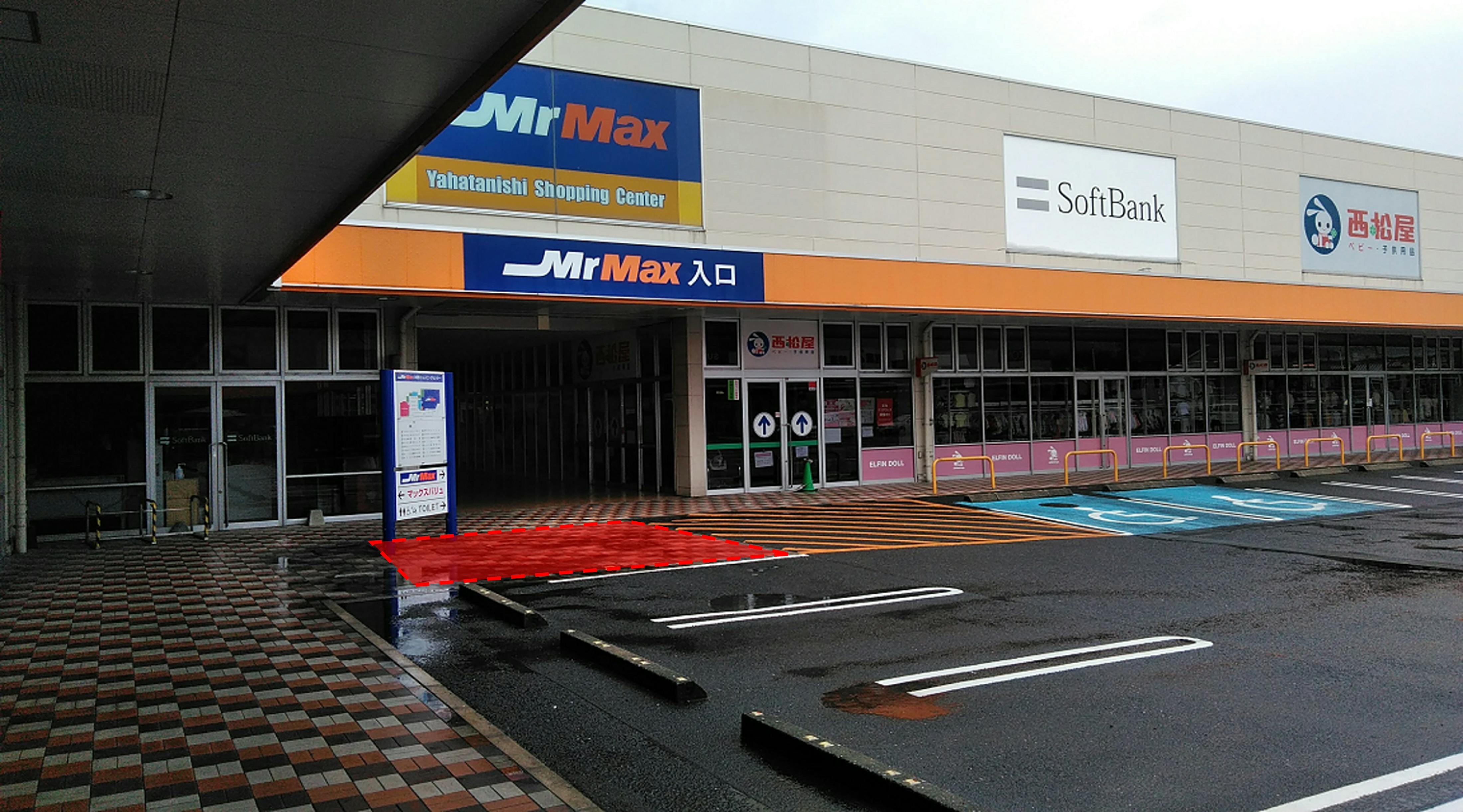 【ミスターマックス 八幡西店】ダイソー側駐車場 キッチンカーや食品販売に最適な総合ディスカウントストアの催事イベントスペース