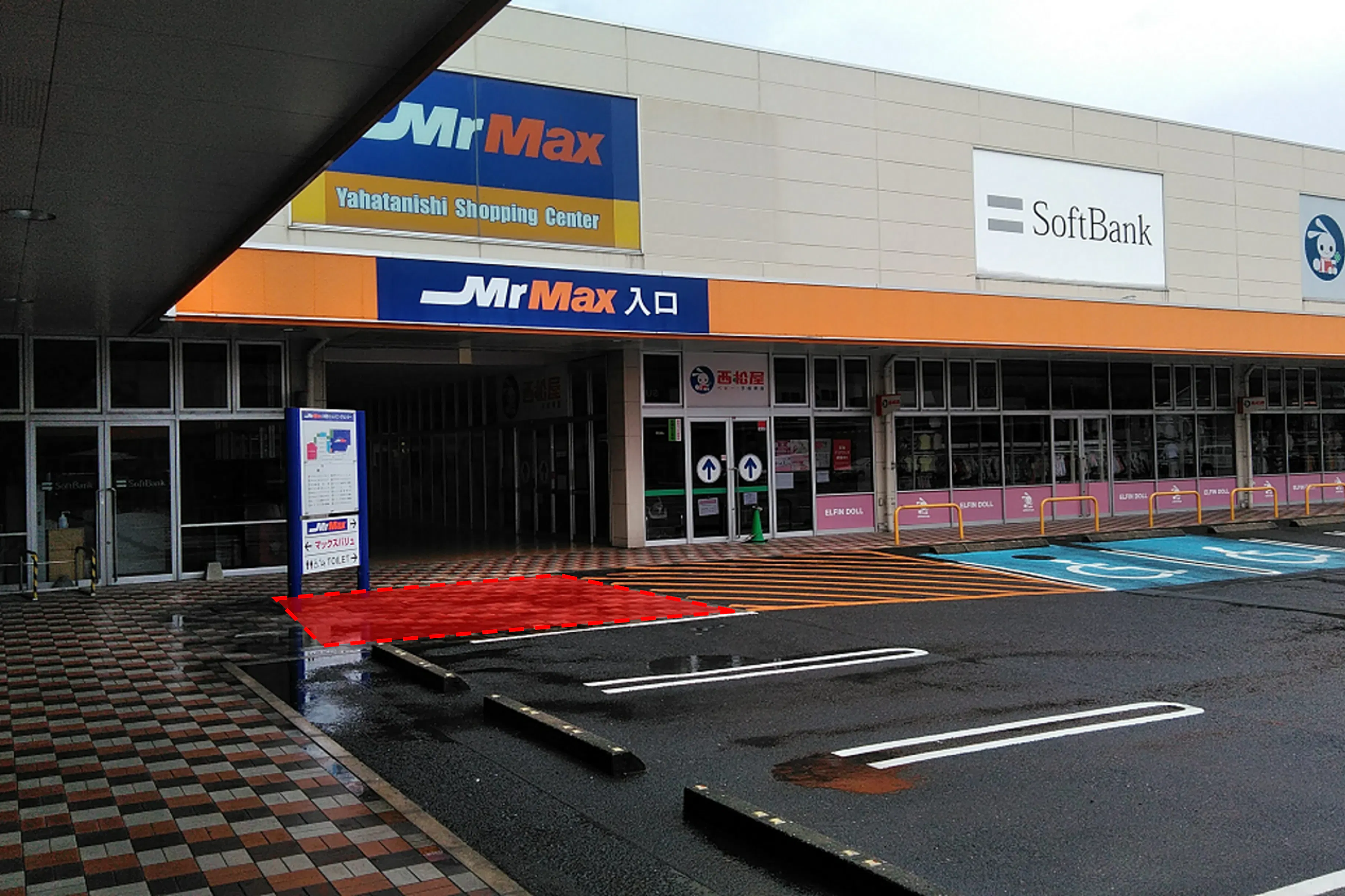 【ミスターマックス 八幡西店】ダイソー側駐車場 キッチンカーや食品販売に最適な総合ディスカウントストアの催事イベントスペース