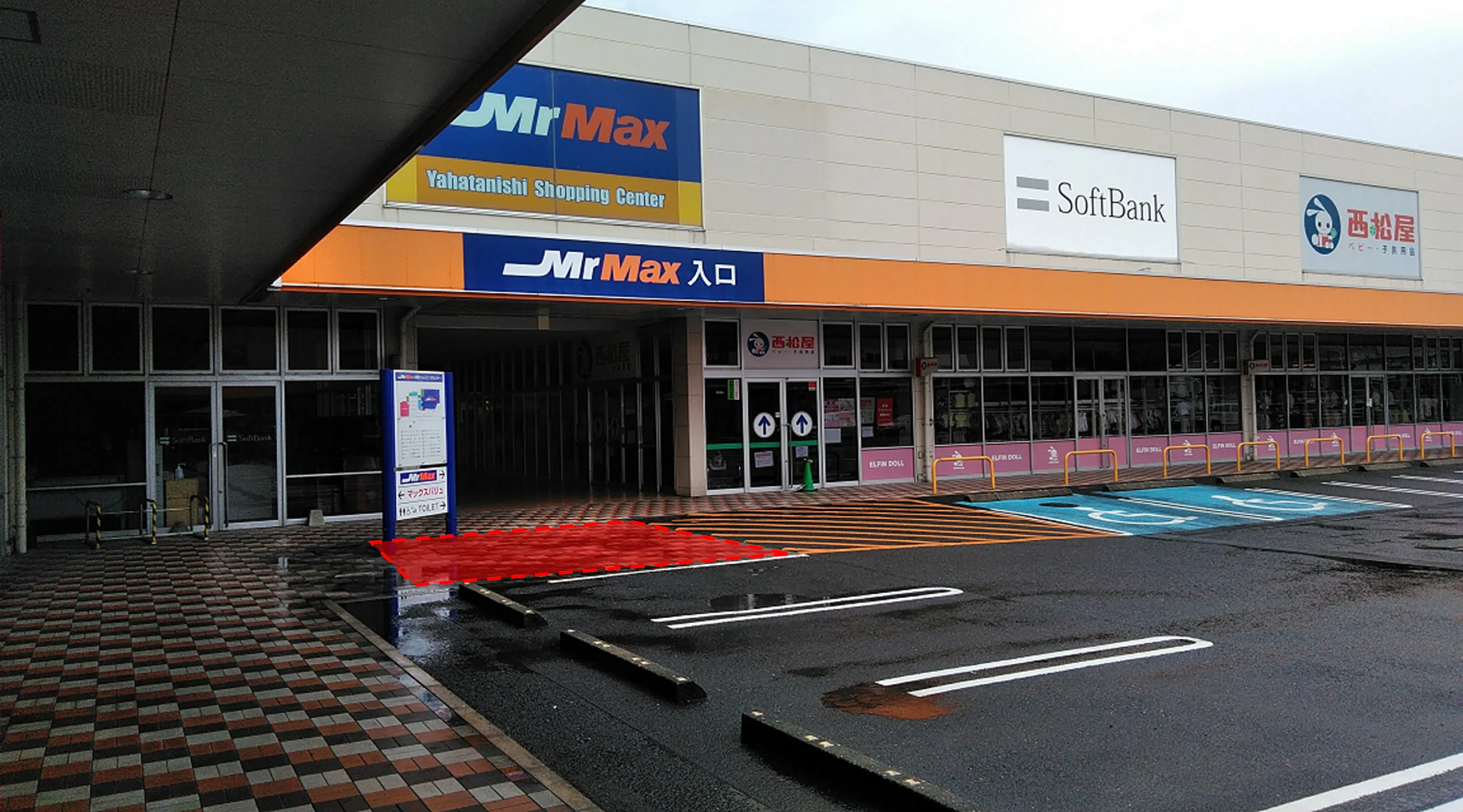 【ミスターマックス 八幡西店】ダイソー側駐車場 キッチンカーや食品販売に最適な総合ディスカウントストアの催事イベントスペース