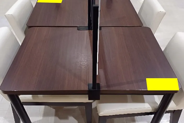 【イオンモール木更津】モールメディア広告 2階フードコートテーブル シール貼りの画像2