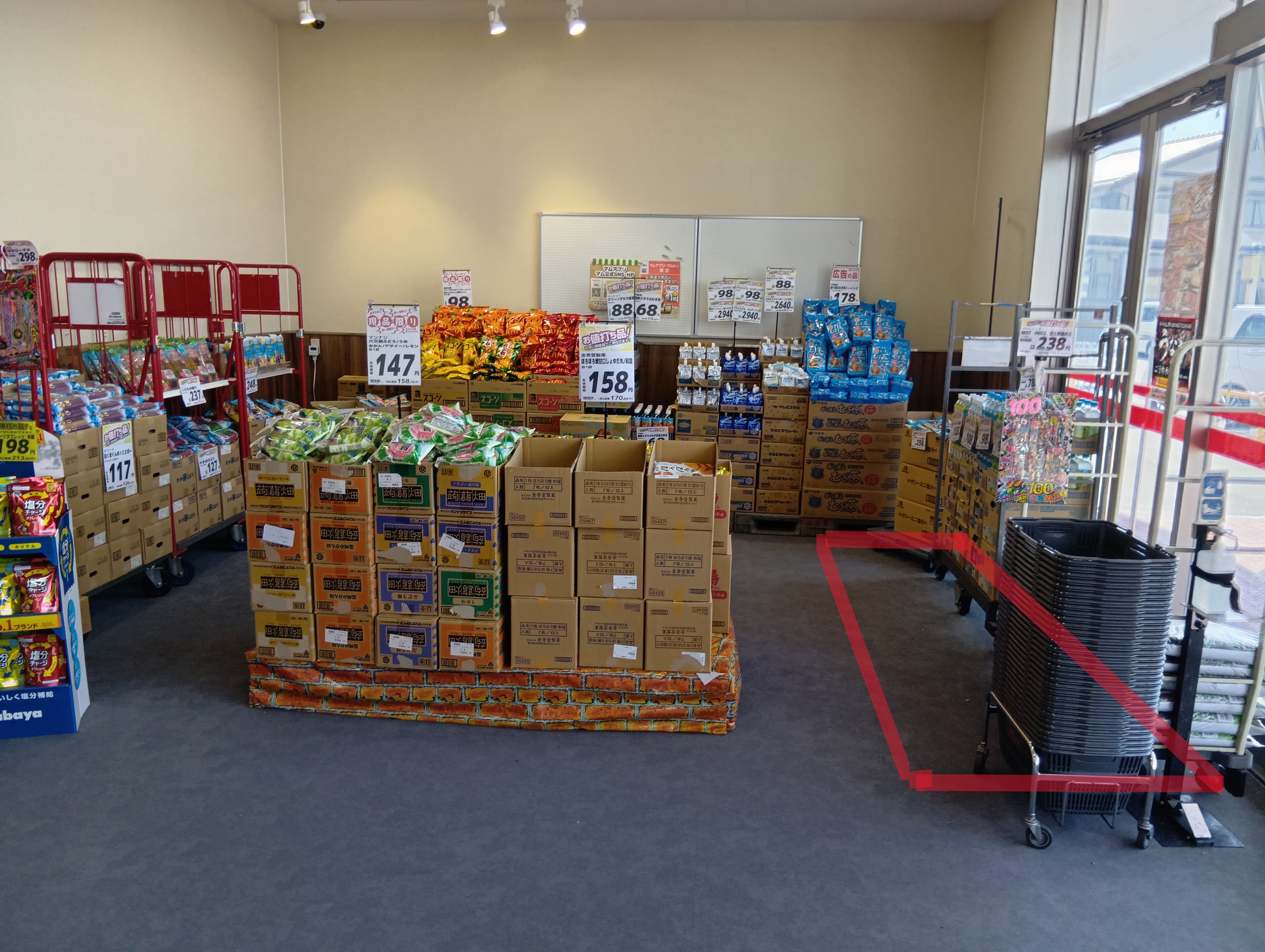 【フードマーケットマム牧野店】風除室 販促プロモーションや物販に最適なスーパー店内催事イベントスペース