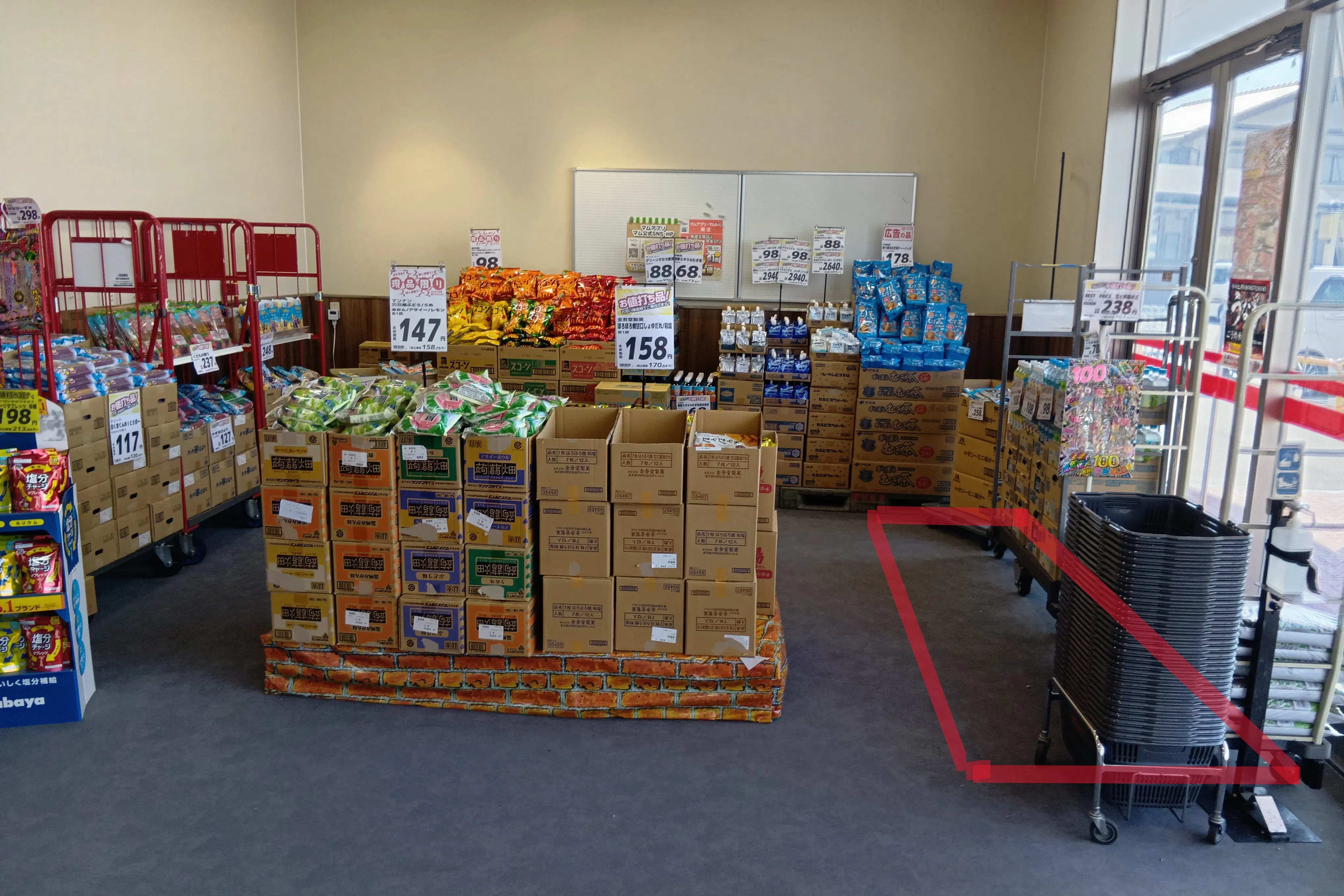 【フードマーケットマム牧野店】風除室 販促プロモーションや物販に最適なスーパー店内催事イベントスペース