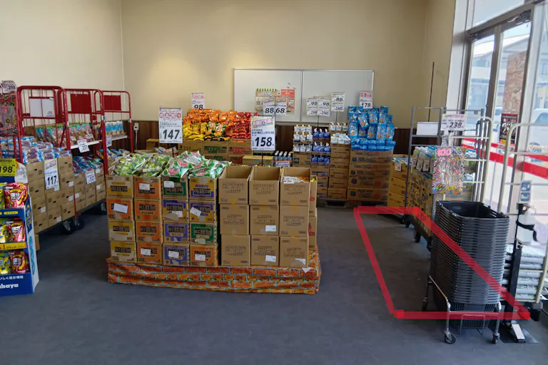 【フードマーケットマム牧野店】風除室 販促プロモーションや物販に最適なスーパー店内催事イベントスペースの画像1