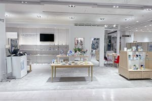 【新宿マルイアネックス】2階 カレンダリウムD01【食物販・物販】エスカレーター横、サイネージ、フィッティングルーム、什器完備