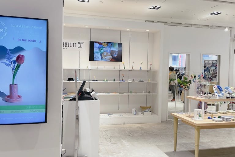 æ±ãšå£ã®ïŒã¶æã«ããžã¿ã«ãµã€ããŒãžãã