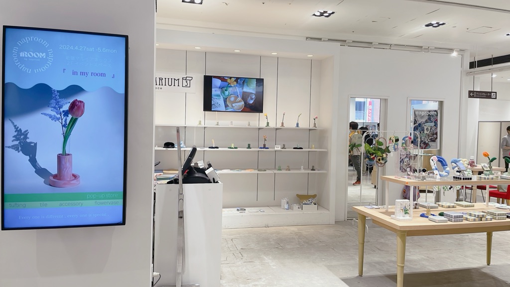 【新宿マルイアネックス】2階 カレンダリウムD01【食物販・物販】エスカレーター横、サイネージ、フィッティングルーム、什器完備