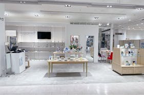 【新宿マルイアネックス】2階 カレンダリウムD01【食物販・物販】エスカレーター横、サイネージ、フィッティングルーム、什器完備