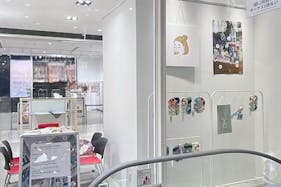 【新宿マルイアネックス】2階 カレンダリウムD01【食物販・物販】エスカレーター横、サイネージ、フィッティングルーム、什器完備