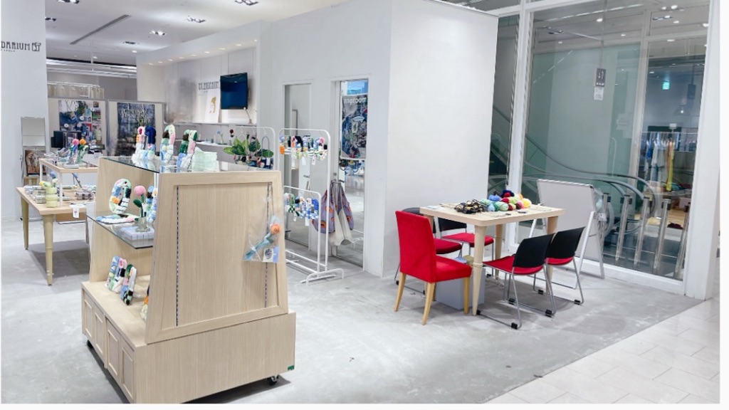 【新宿マルイアネックス】2階 カレンダリウムD01【食物販・物販】エスカレーター横、サイネージ、フィッティングルーム、什器完備