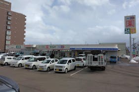 【ドラッグセイムス札幌苗穂店】キッチンカー出店やプロモーション催事に最適なドラッグストアの駐車場イベントスペース