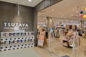 【TSUTAYA QLuRi 川越店】物販やプロモーションの実施可能な店内イベントテーブルスペース
