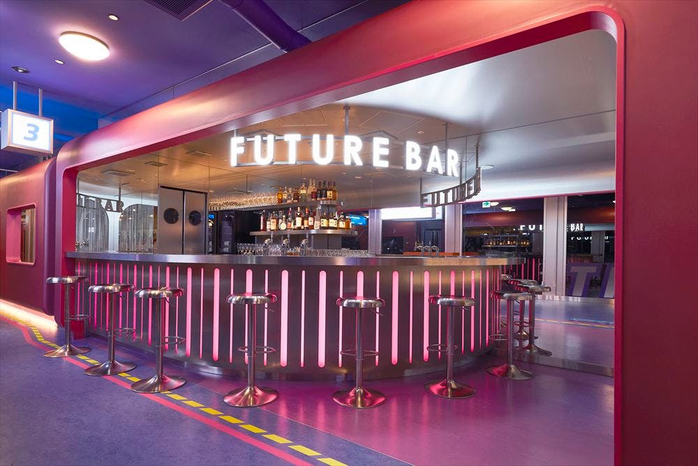 【梅小路京都西駅1分】伝統と未来が交差する列車型レストラン「FUTURE TRAIN KYOTO DINER & CAFE」内のスペースの画像