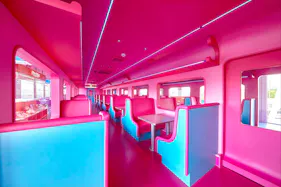 【梅小路京都西駅1分】伝統と未来が交差する列車型レストラン「FUTURE TRAIN KYOTO DINER & CAFE」内のスペース