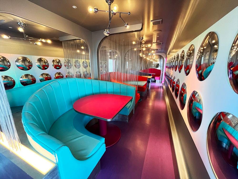 【梅小路京都西駅1分】伝統と未来が交差する列車型レストラン「FUTURE TRAIN KYOTO DINER & CAFE」内のスペース