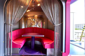 【梅小路京都西駅1分】伝統と未来が交差する列車型レストラン「FUTURE TRAIN KYOTO DINER & CAFE」内のスペース