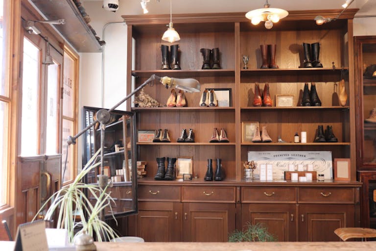 オレンジ照明で温かみのある空間に仕上がっております。