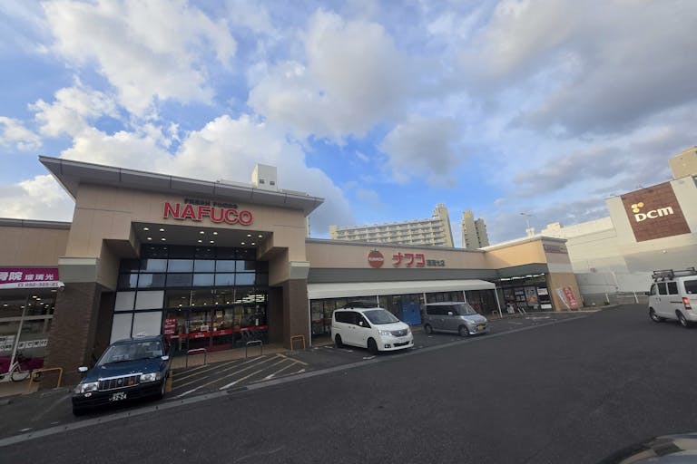 【ナフコトミダ瑠璃光店】食物販や販促プロモーションに最適な入口近くの風除室スペースの画像2