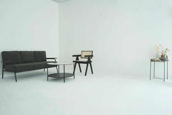 【神保町駅5分】白を基調としたシンプルで家具等が揃っているイベントスペース