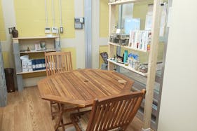 【名護市営市場内】サロンやワークショップに利用可能な南国気分を満喫できるリラクゼーションサロン