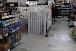 【サンデー山形北店】屋内作業衣料売場前 食物販やプロモーション等の出店に最適なホームセンター店内のイベントスペース